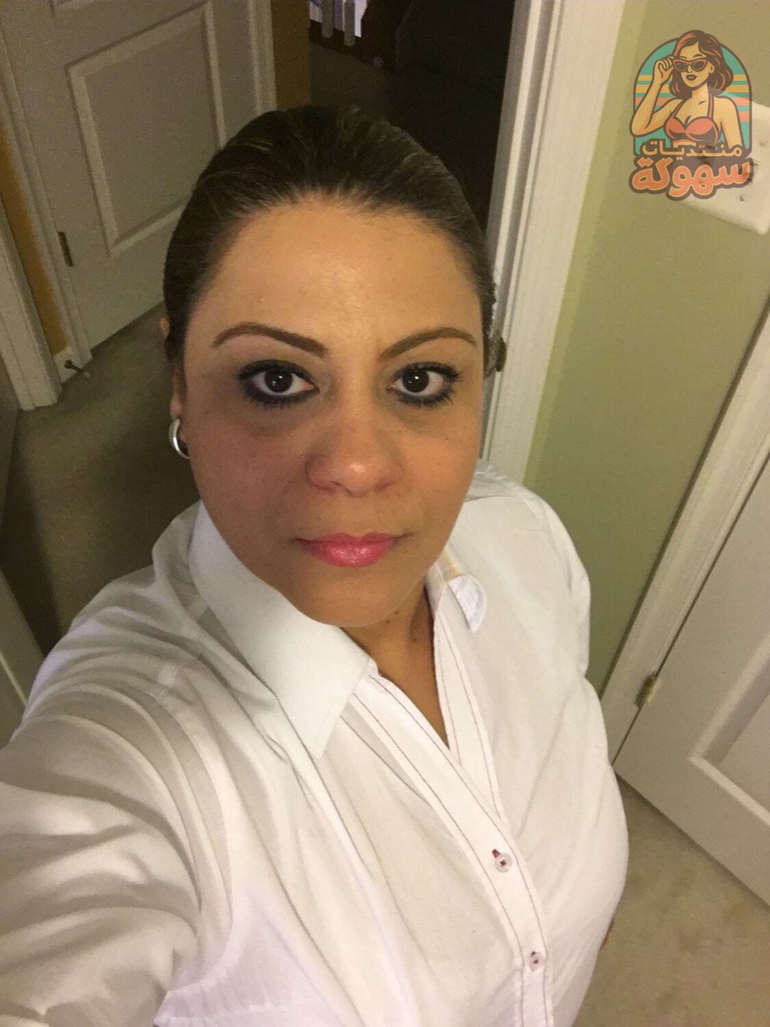 ملفاية مصرية نازله تصوير لجسمها وكسها اللي مليان لبن