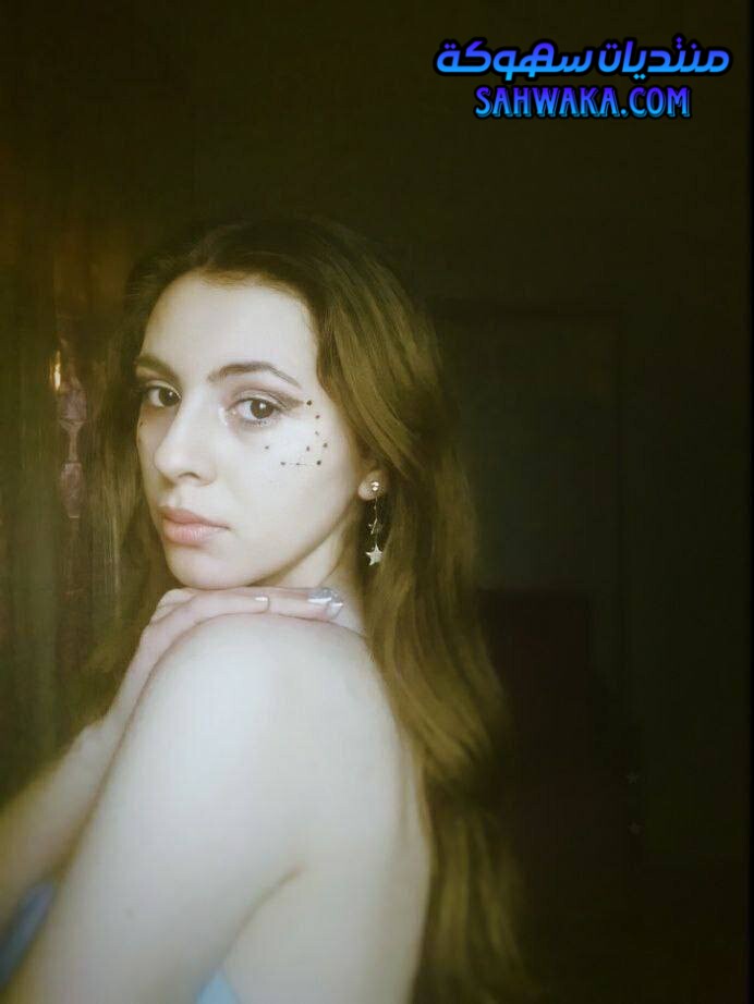 نودز مصري لبنوته جسمها جميل وناعم تصور نفسها علي السرير وهي معرية ابزازها تصورهم وتصور كسها الوردي الفيرجن